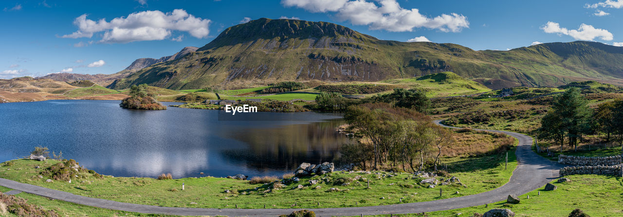 Penygader, cadair idris , and cregennan lake in the snowdonia national park, dolgellau, , wales, uk