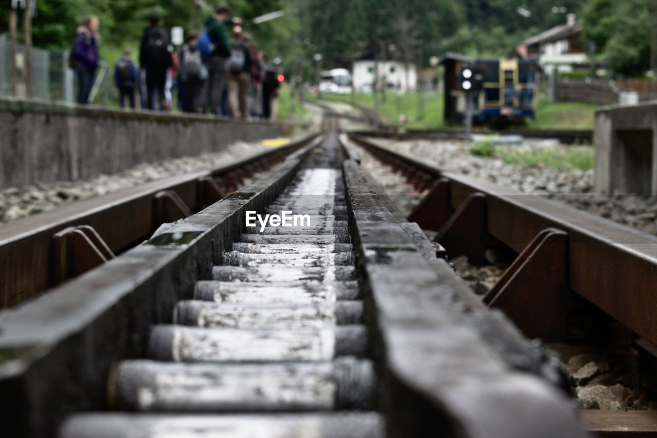 SURFACE LEVEL OF RAILROAD TRACK