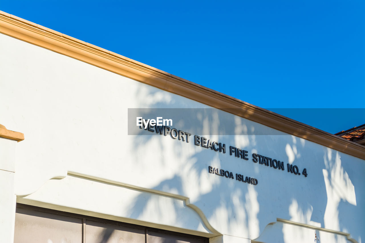 LOW ANGLE VIEW OF INFORMATION SIGN AGAINST CLEAR SKY