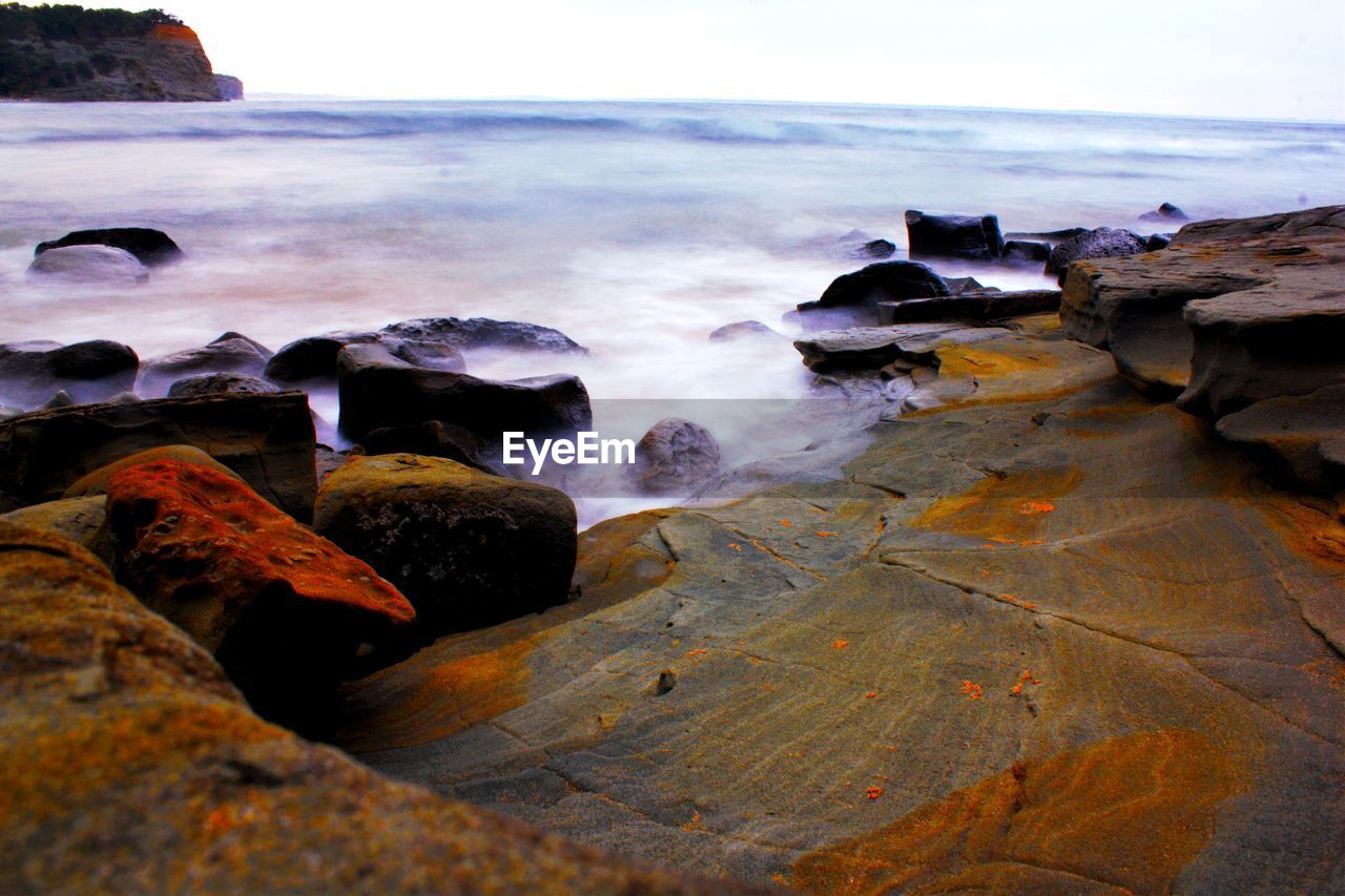 ROCKS ON SHORE AGAINST SEA