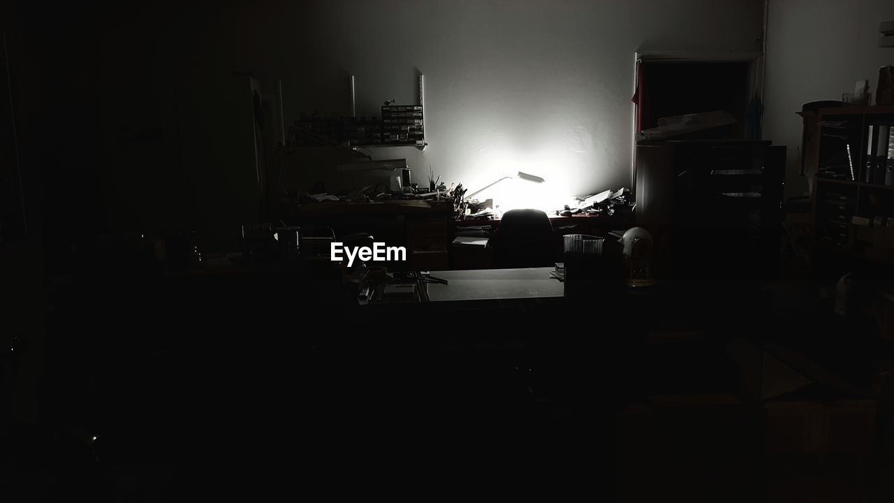 VIEW OF ILLUMINATED LAMP IN ROOM