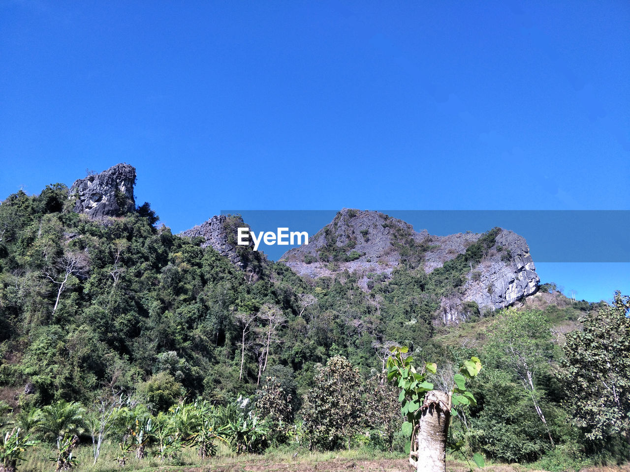 SCENIC VIEW OF MOUNTAIN AGAINST BLUE SKY