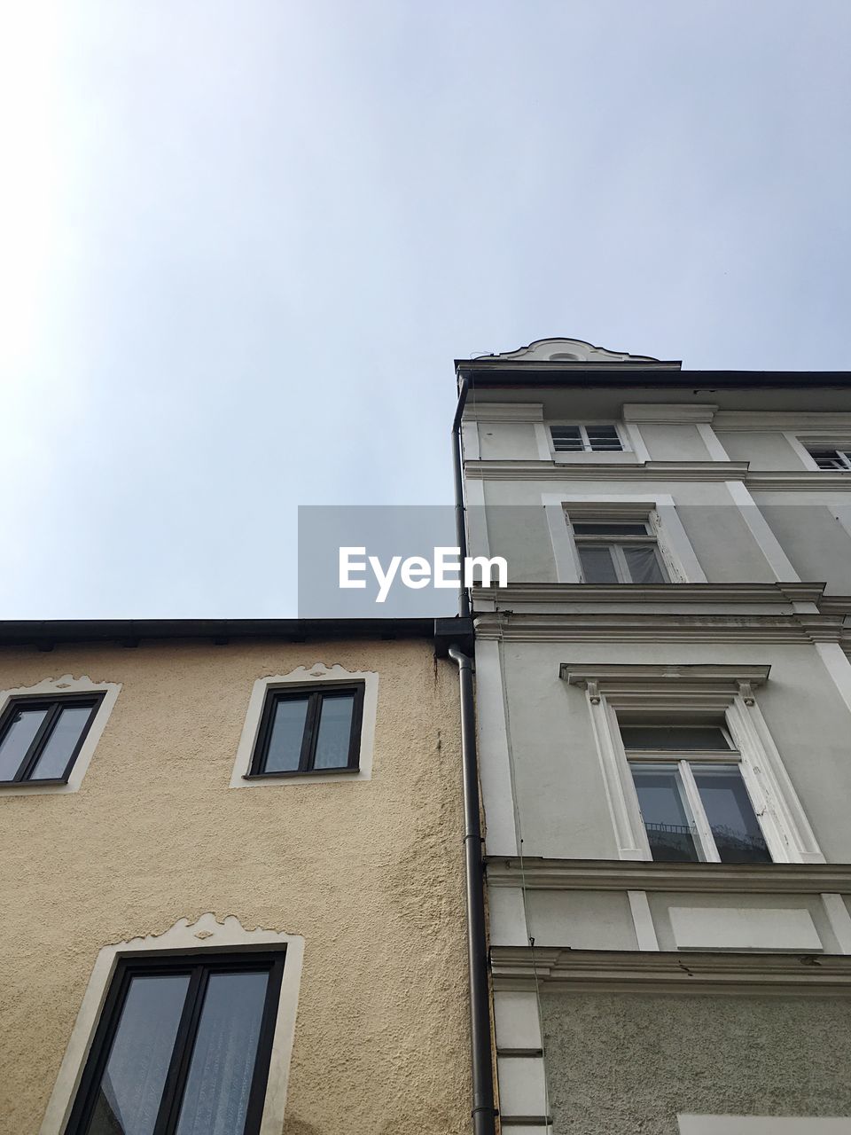 LOW ANGLE VIEW OF BUILT STRUCTURE AGAINST CLEAR SKY