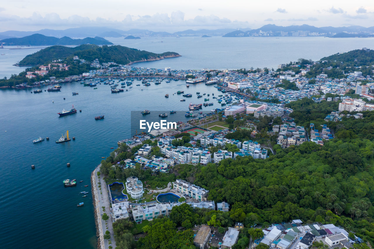 HIGH ANGLE VIEW OF TOWNSCAPE BY SEA