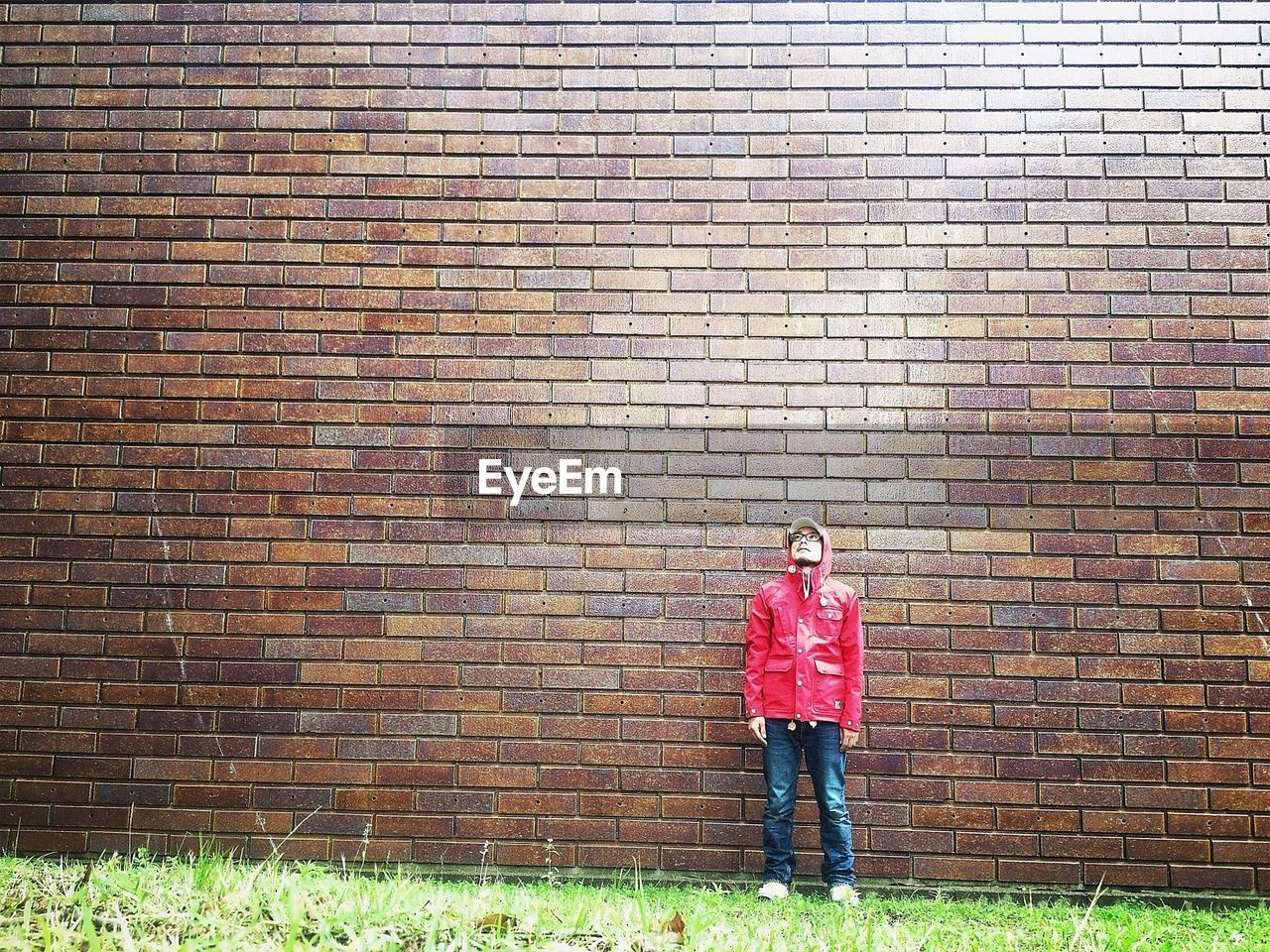CLOSE-UP OF BRICK WALL WITH BRICK WALL