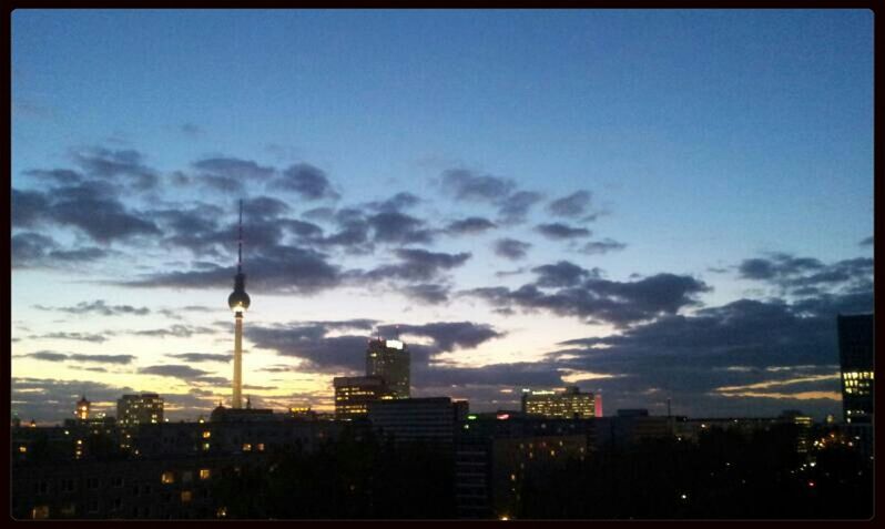 VIEW OF CITYSCAPE AGAINST SKY