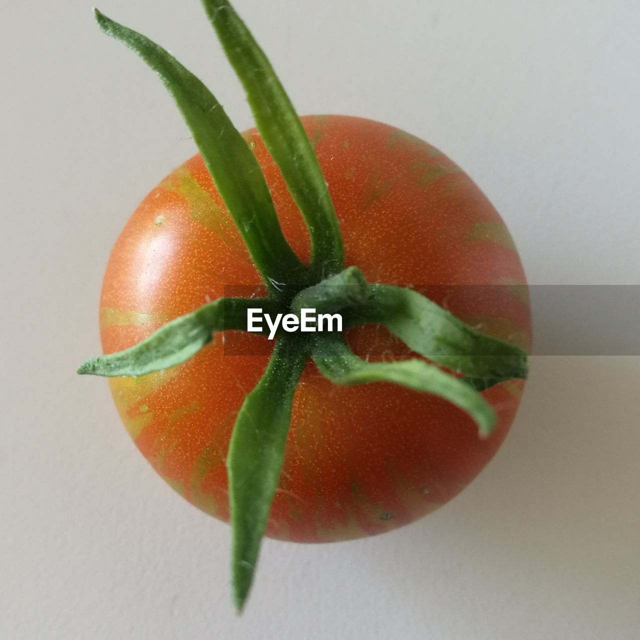 CLOSE-UP OF FRESH FRUIT OVER WHITE BACKGROUND