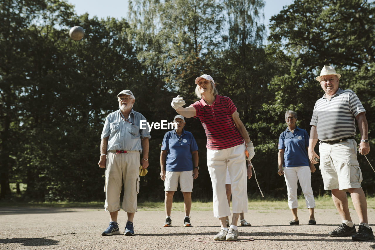 People playing pétanque