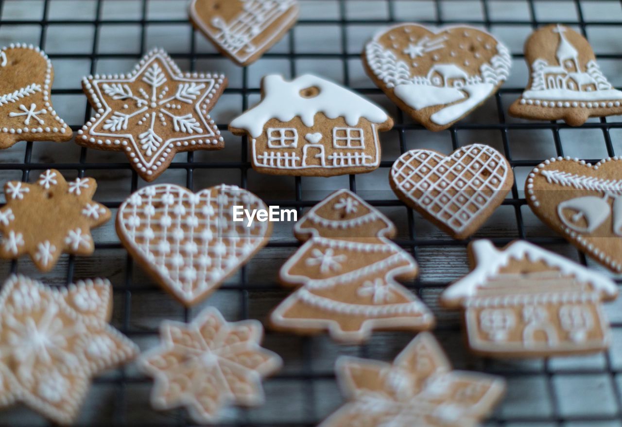 Close-up of cookies on cooling rack
