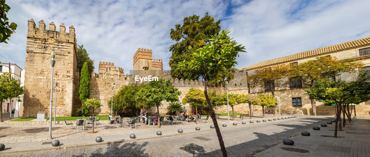 VIEW OF HISTORICAL BUILDING AGAINST SKY