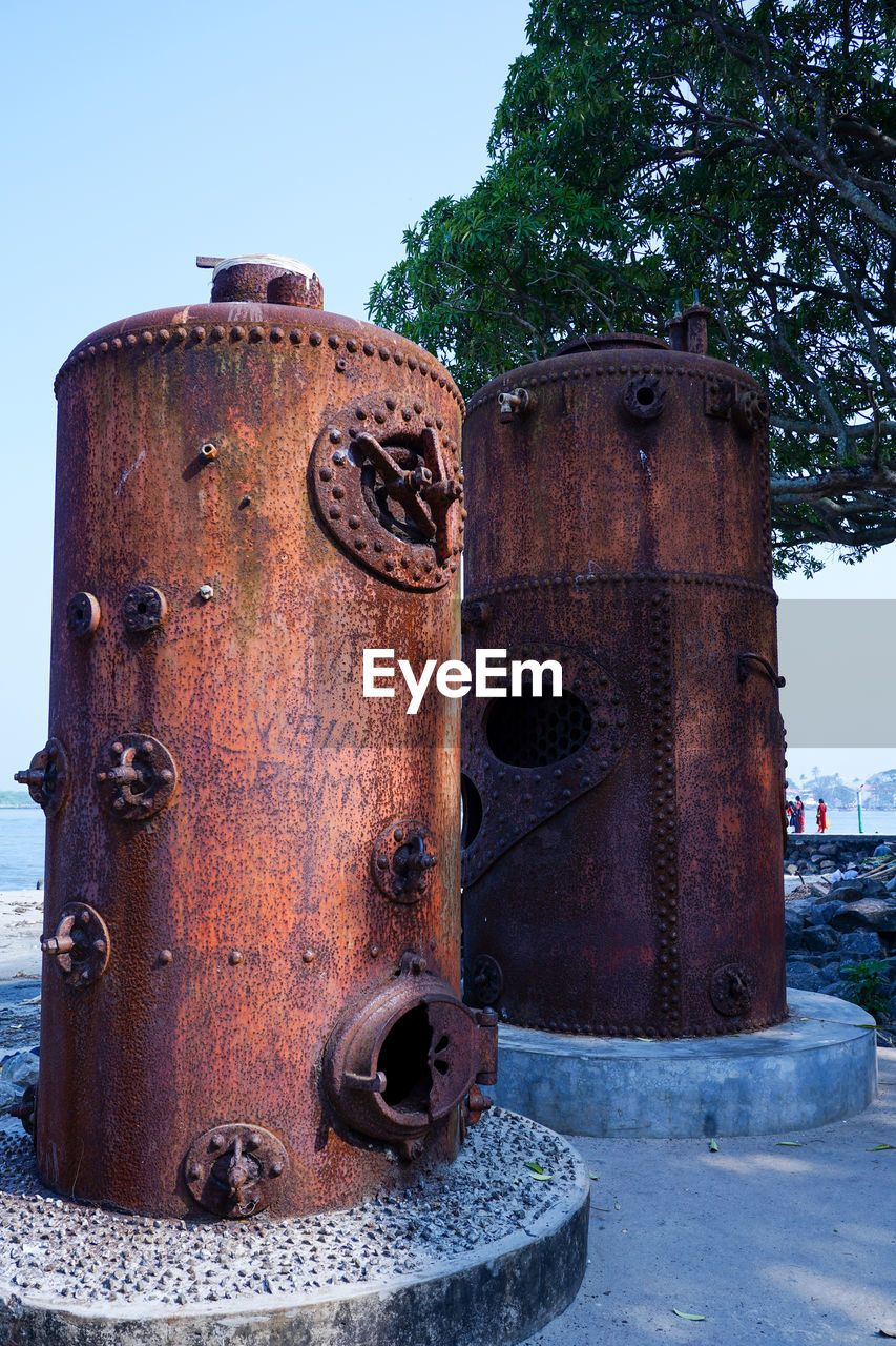 OLD RUSTY MACHINE AGAINST SKY