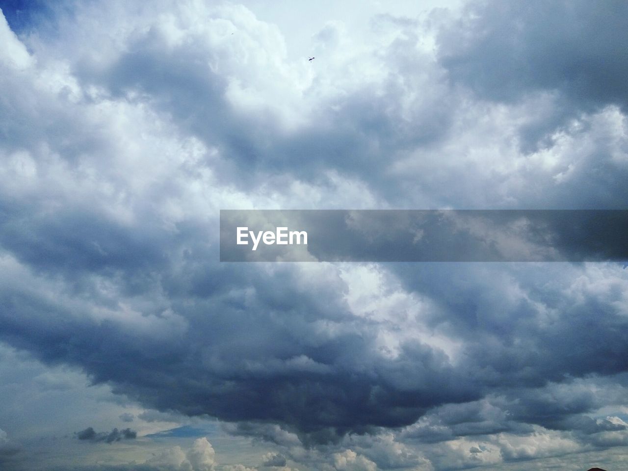 LOW ANGLE VIEW OF DRAMATIC SKY