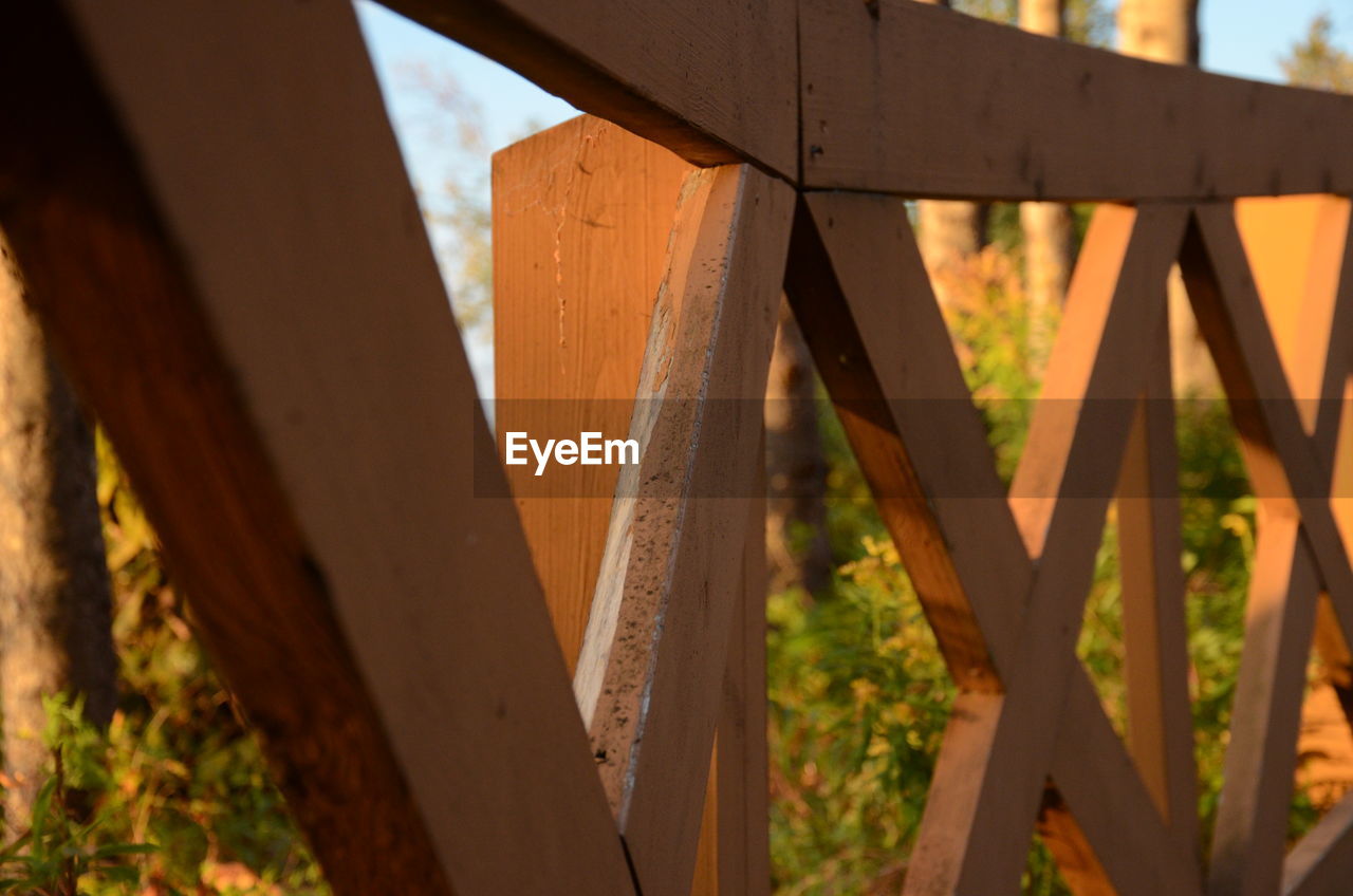 architecture, nature, wood, built structure, no people, day, outdoors, sunlight, plant, bridge, focus on foreground, close-up, metal, outdoor structure, sky