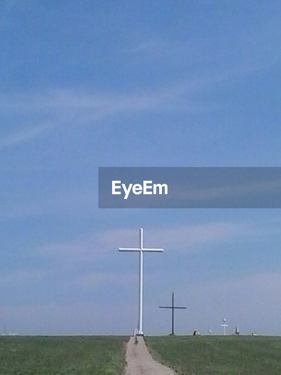 VIEW OF WIND TURBINES ON LANDSCAPE