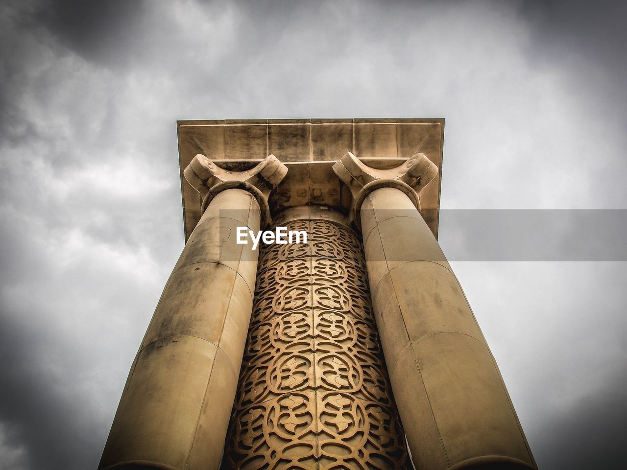 VIEW OF BUILDING AGAINST CLOUDY SKY