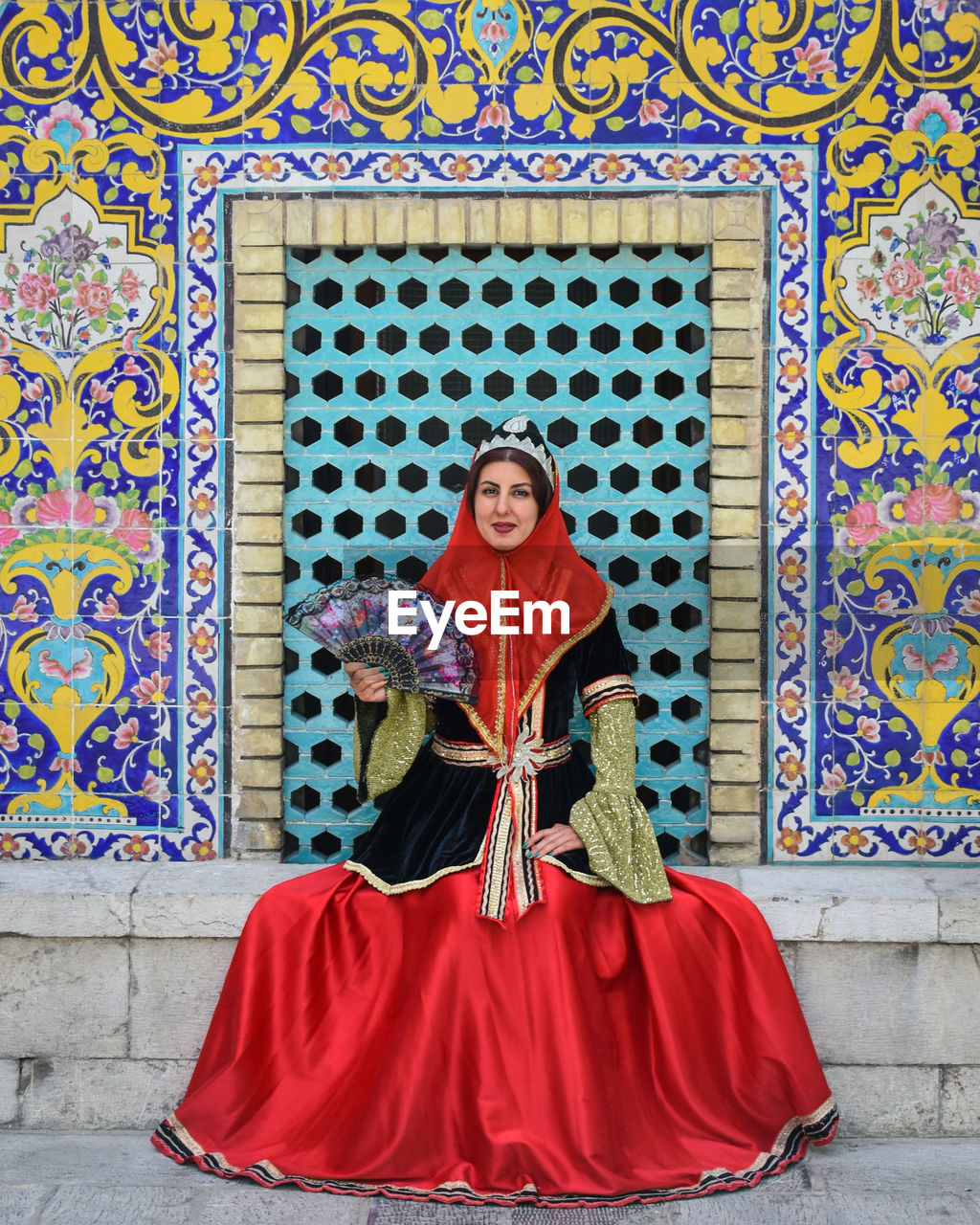 A beautiful girl in the clothes of iranian queens