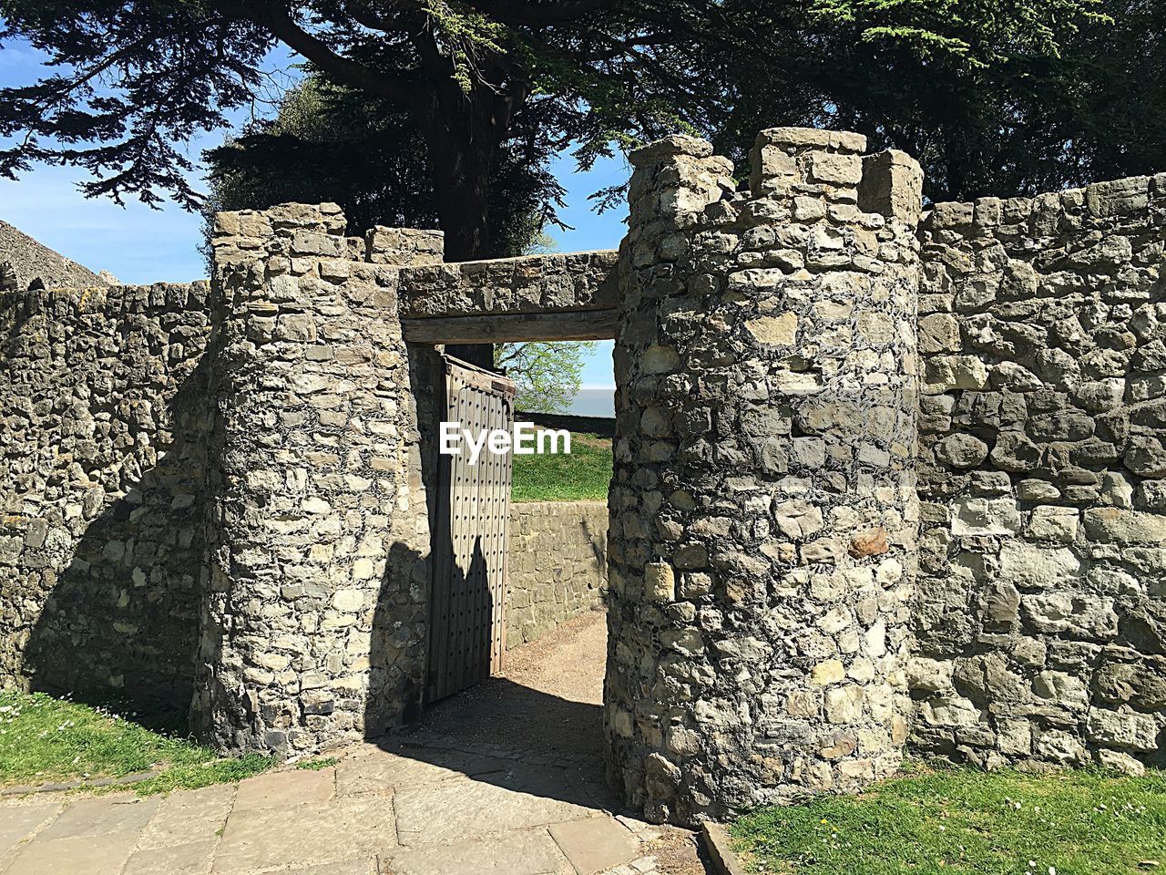 VIEW OF STONE WALL WITH STONE WALL