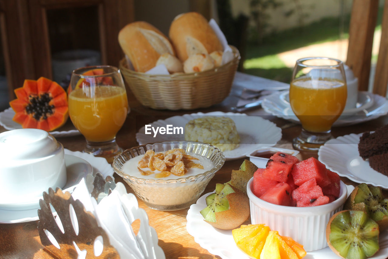 CLOSE-UP OF FRUITS ON TABLE