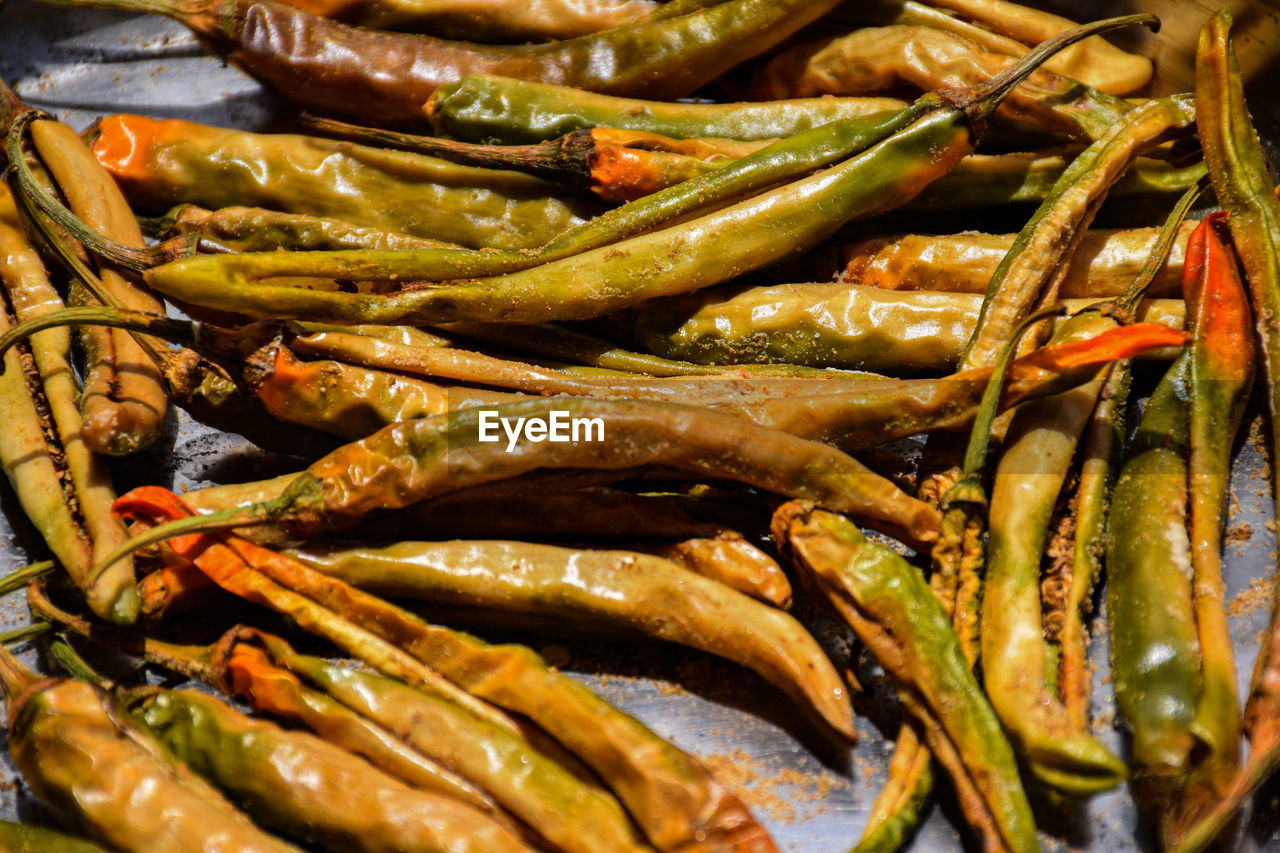 HIGH ANGLE VIEW OF VEGETABLES IN MARKET