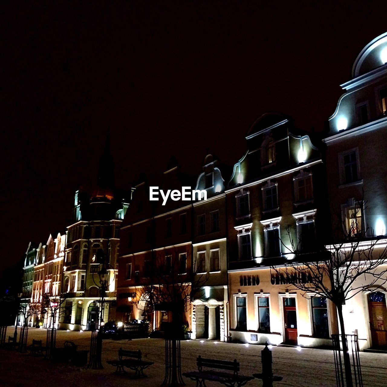 VIEW OF BUILDINGS AT NIGHT