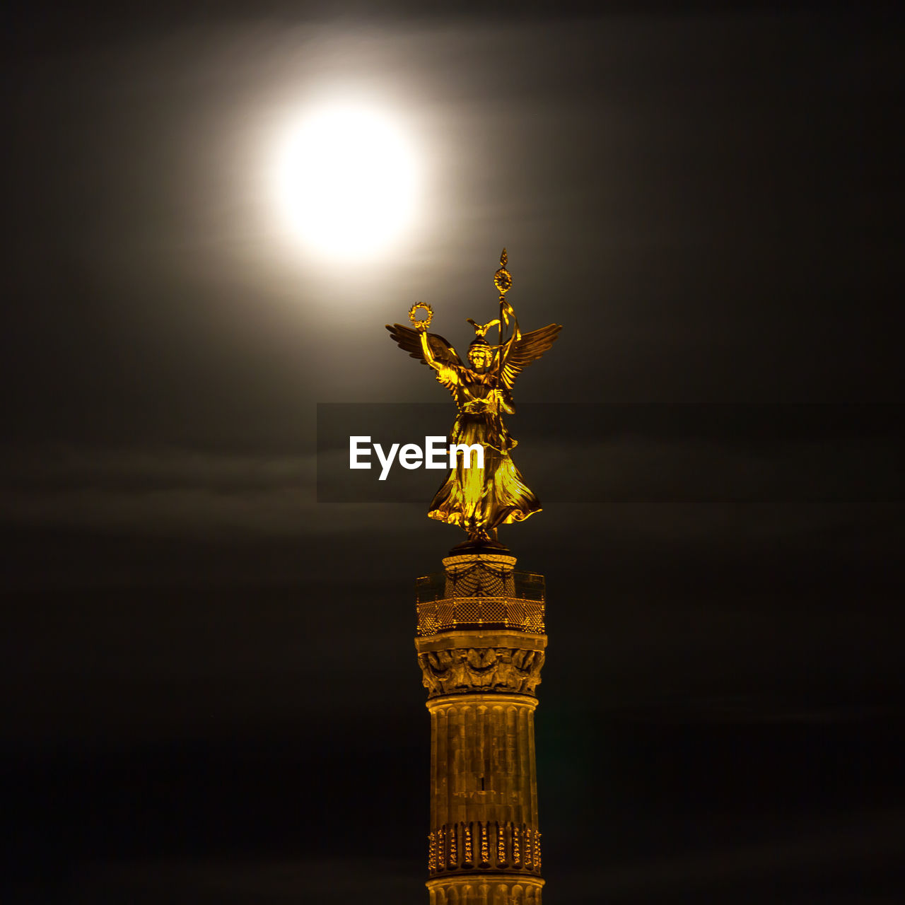 LOW ANGLE VIEW OF STATUE AGAINST ILLUMINATED SKY DURING SUNSET