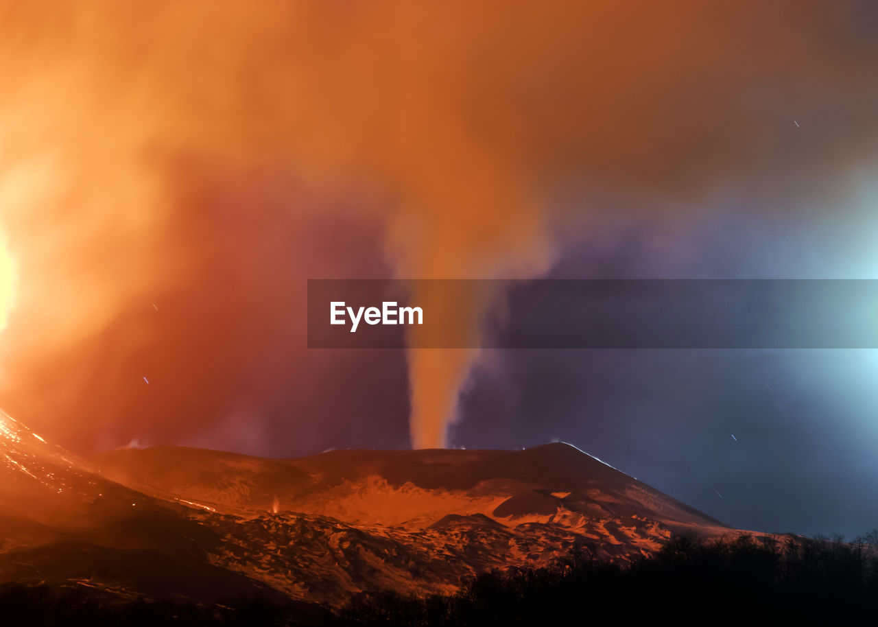 Fiery sky during etna eruption from milo - february 2021