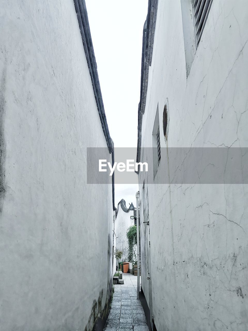 NARROW ALLEY ALONG BUILDINGS