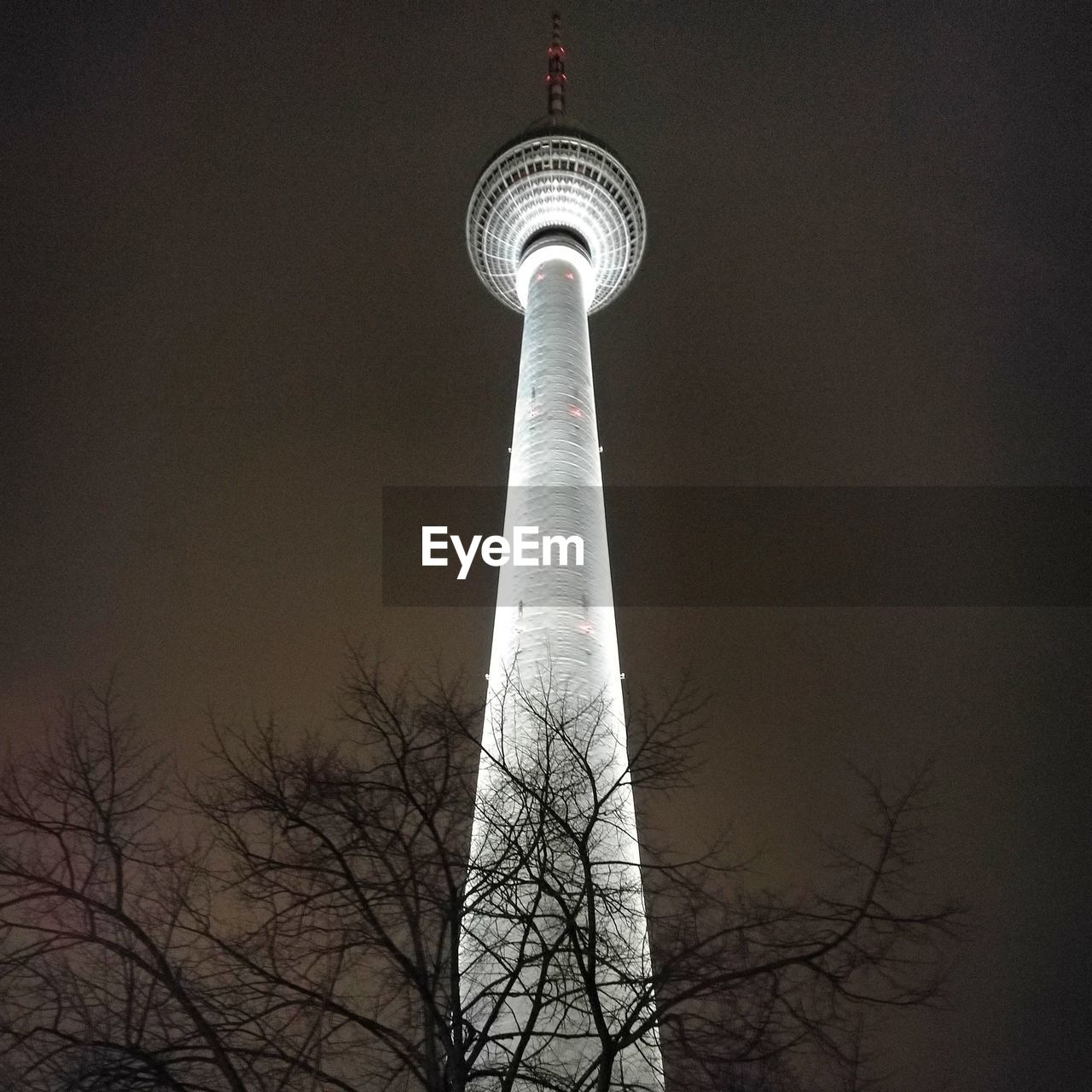LOW ANGLE VIEW OF COMMUNICATIONS TOWER IN CITY
