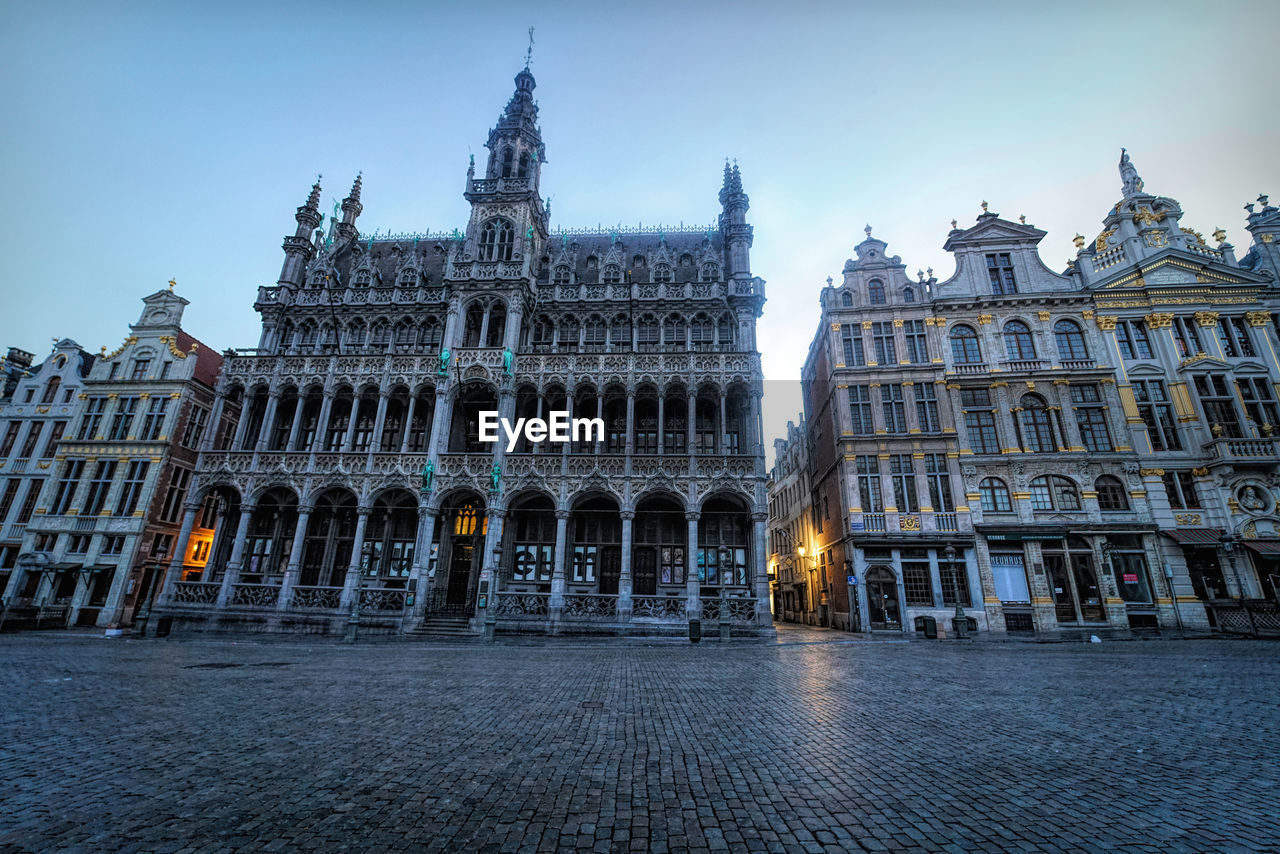 Early morning wide angle shot on the unesco heritage grand place with town hall, king's house 