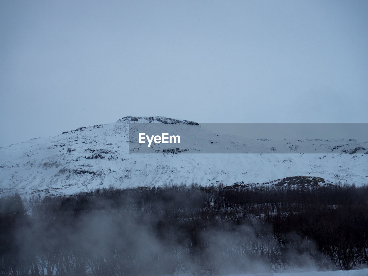 SNOW COVERED MOUNTAIN AGAINST SKY