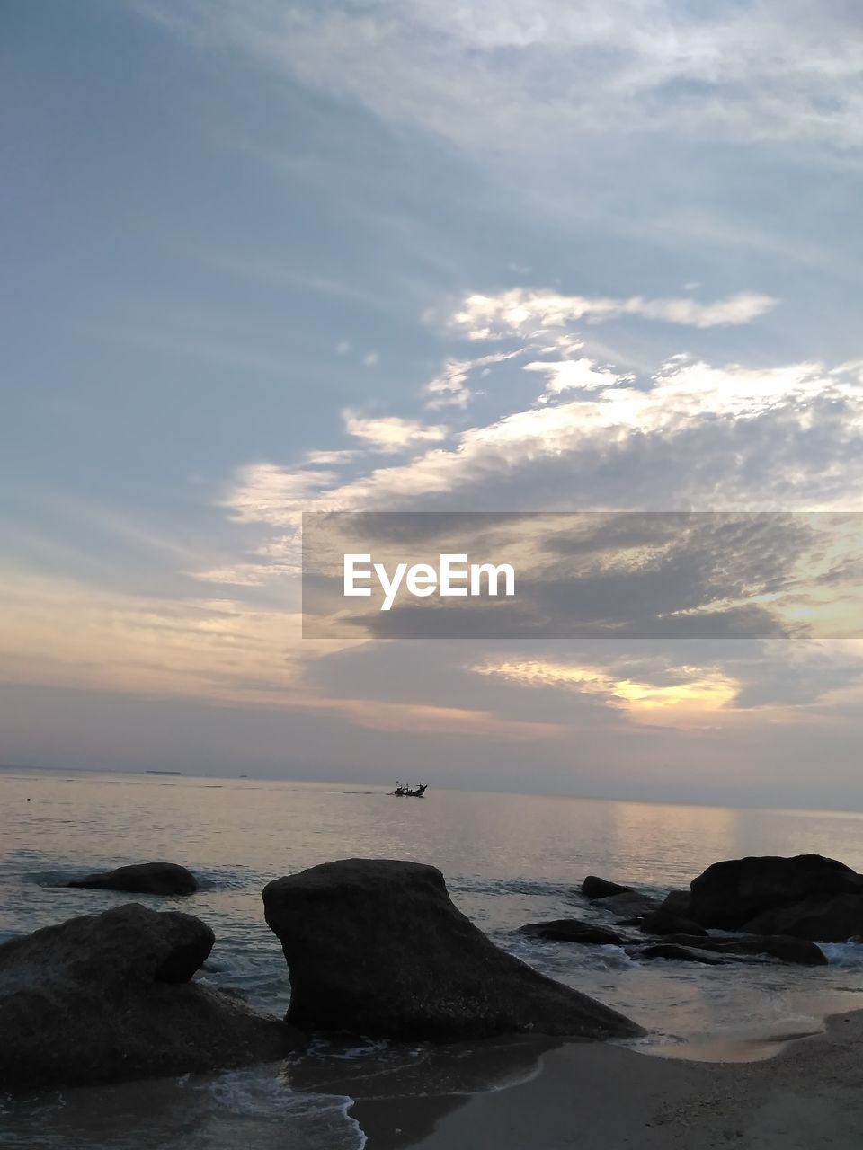 SCENIC VIEW OF ROCKS AT BEACH AGAINST SKY