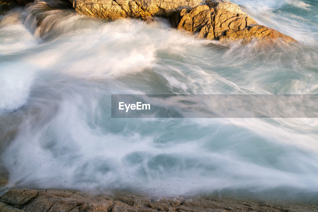 SCENIC VIEW OF SEA AGAINST ROCKS