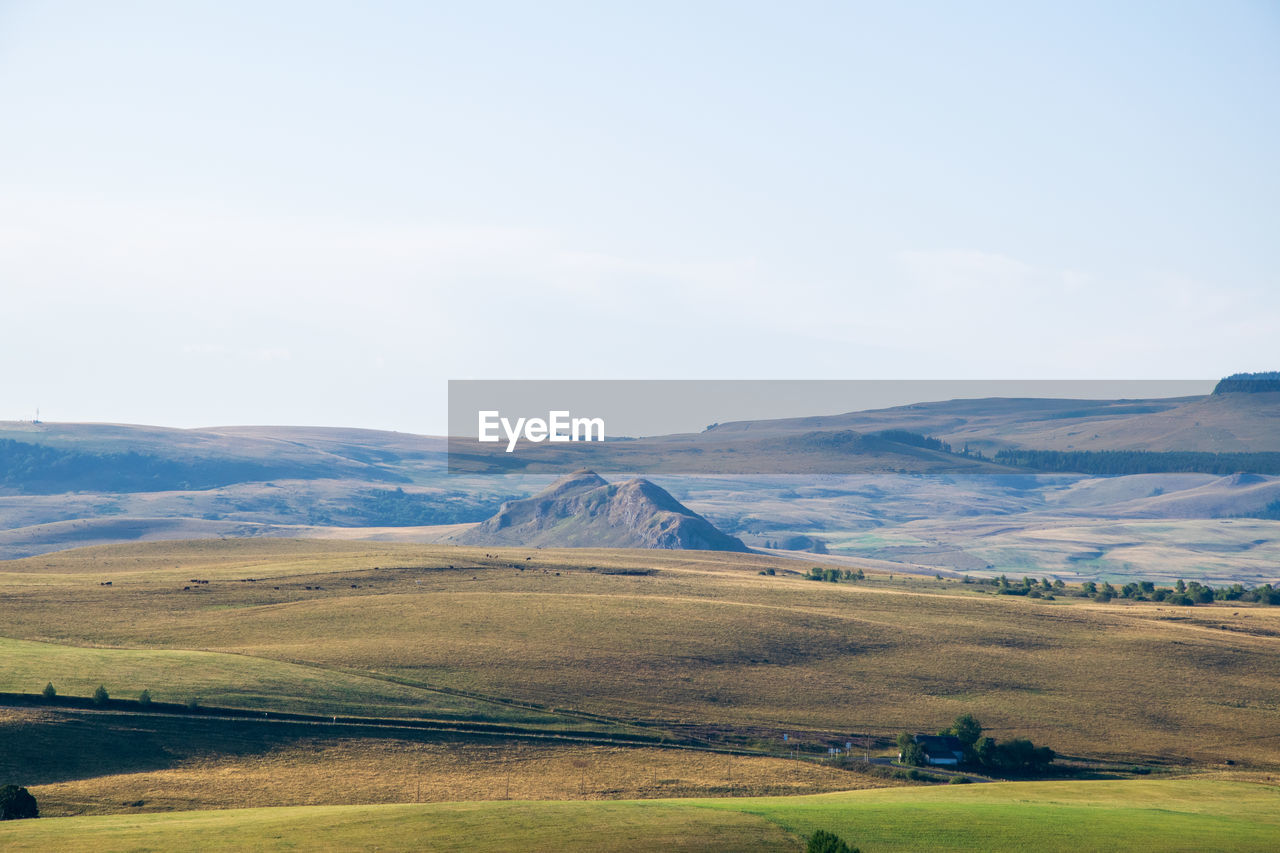 Photograph of the cézallier plain from the village of campains-brion