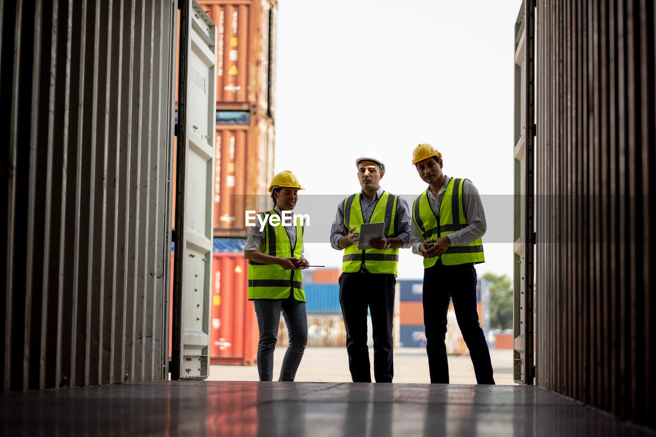 GROUP OF PEOPLE WORKING IN BOX