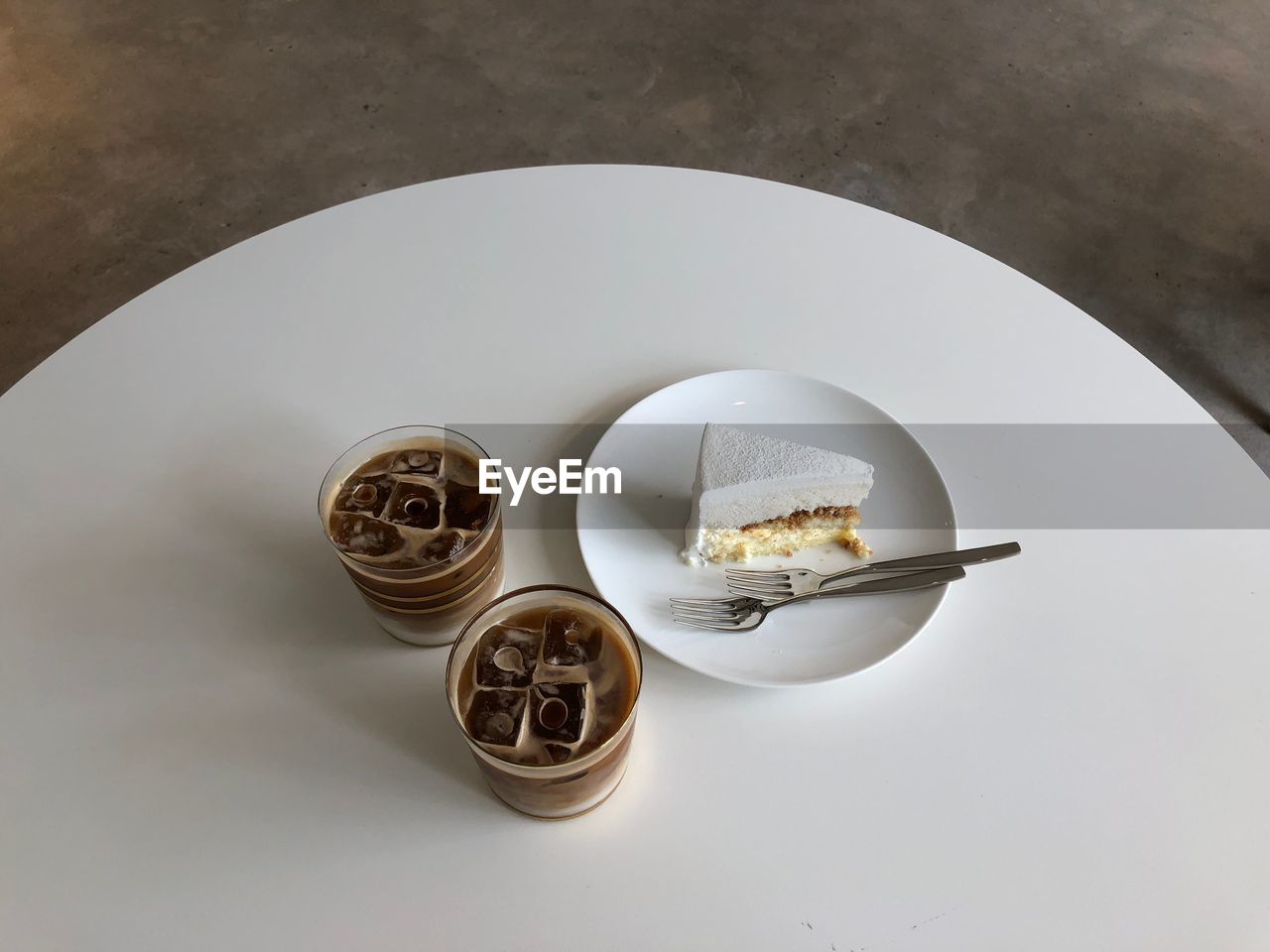 HIGH ANGLE VIEW OF ICE CREAM IN PLATE