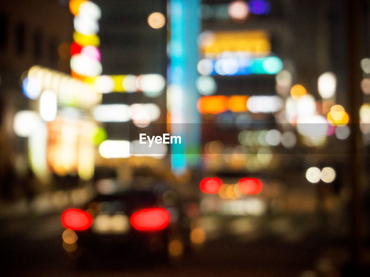 DEFOCUSED IMAGE OF CITY