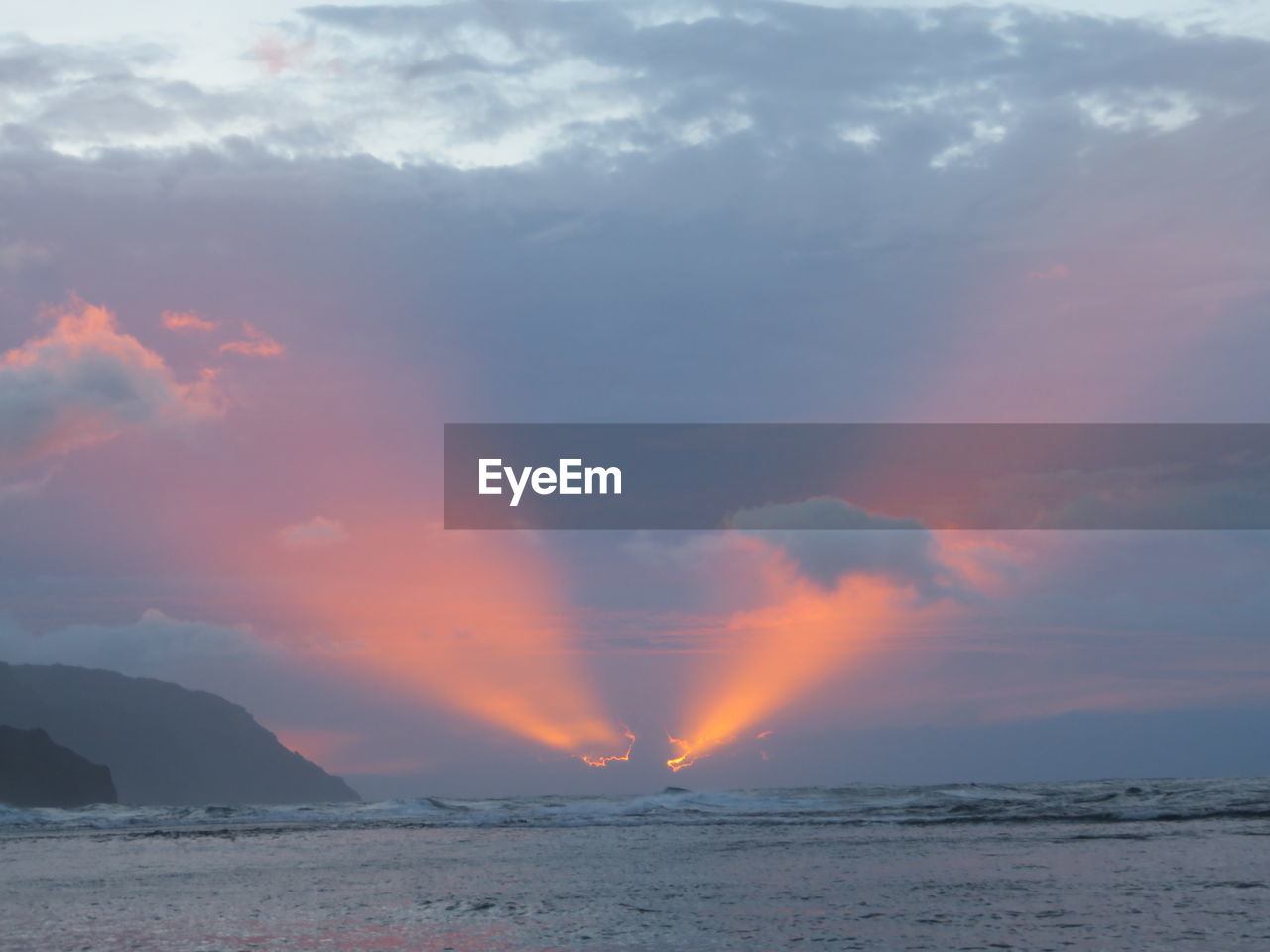 SCENIC VIEW OF SEA AGAINST ORANGE SKY