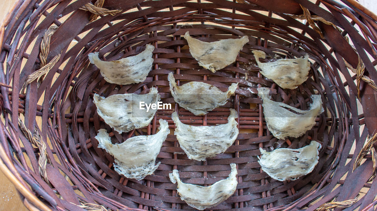 HIGH ANGLE VIEW OF FRUIT IN BASKET