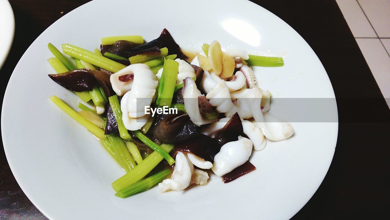 CLOSE-UP OF SERVED FOOD ON PLATE