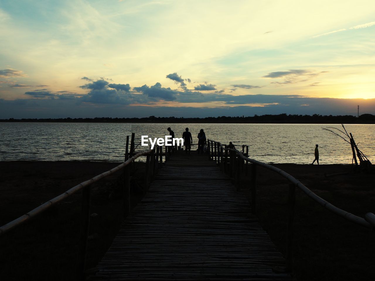 SCENIC VIEW OF PIER OVER SEA AGAINST SKY