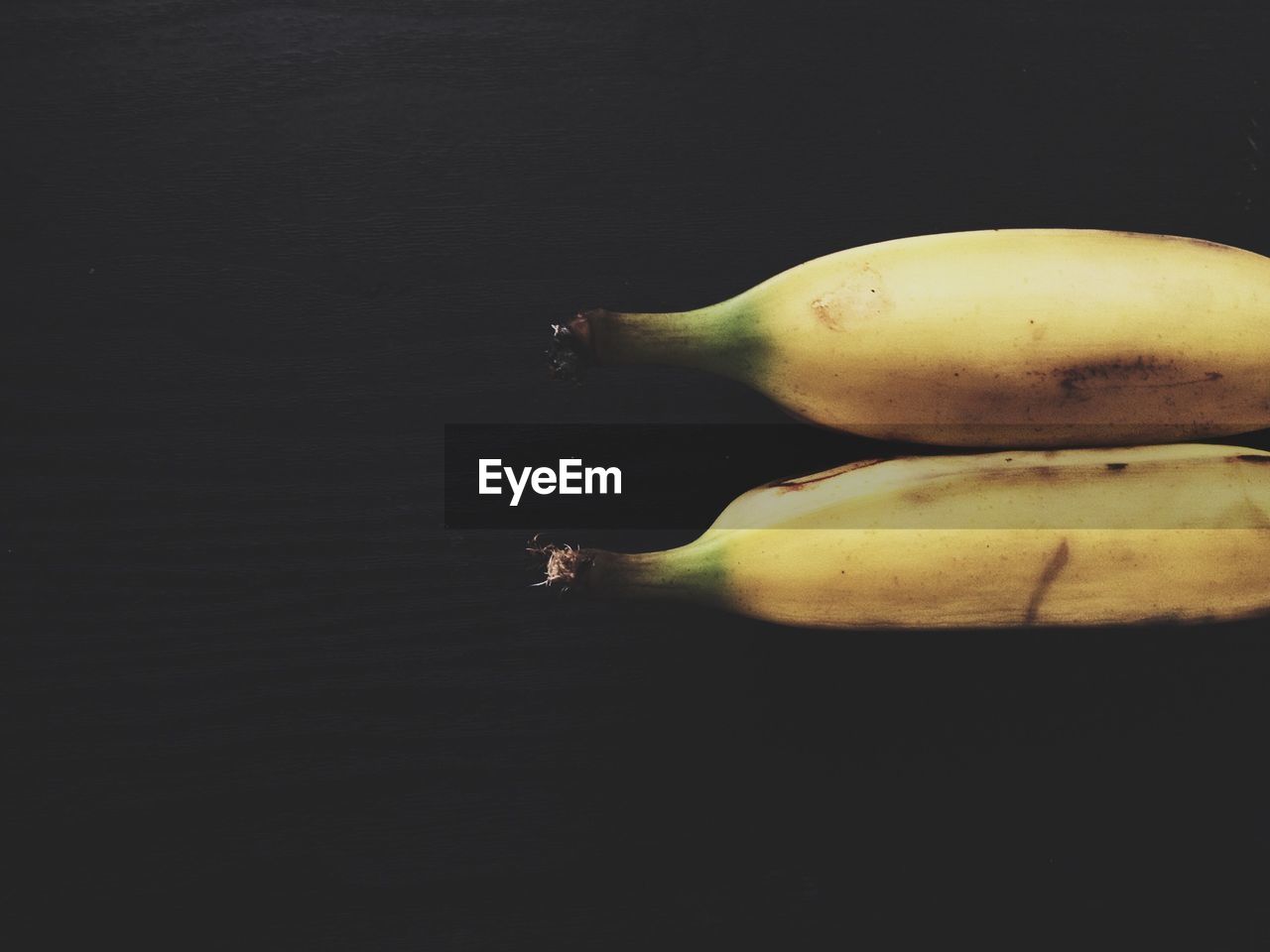 food and drink, black background, food, healthy eating, banana, studio shot, fruit, freshness, no people, vegetable, close-up, indoors, day