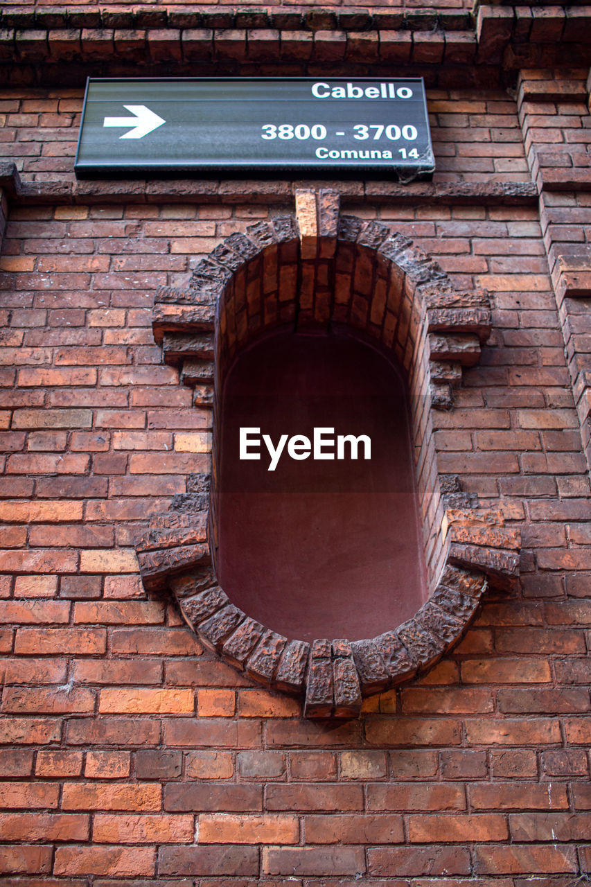 LOW ANGLE VIEW OF SIGN ON WALL