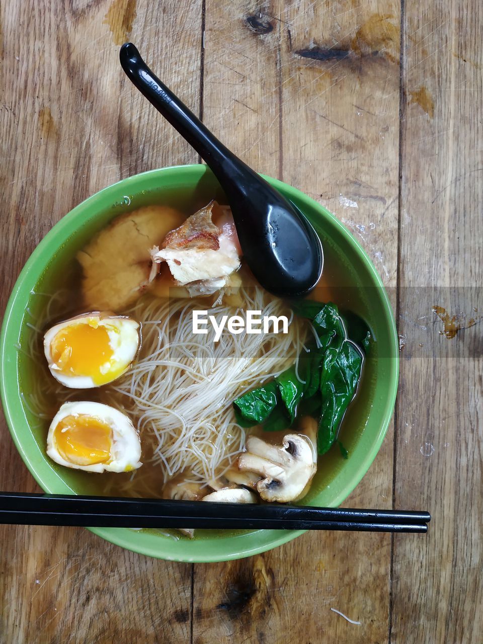 DIRECTLY ABOVE SHOT OF FOOD IN BOWL