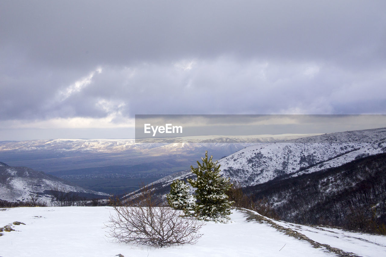 SCENIC VIEW OF SNOW COVERED MOUNTAIN AGAINST SKY