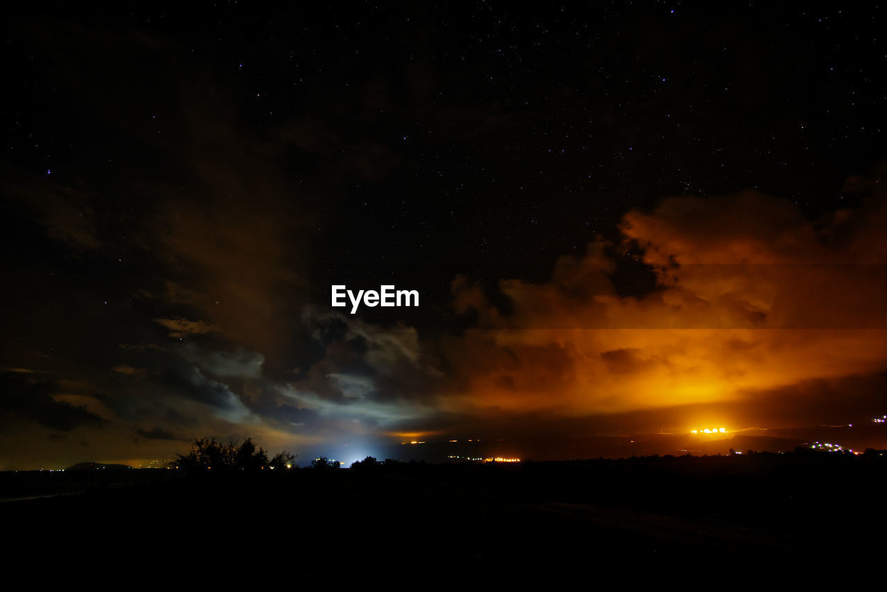 SCENIC VIEW OF SKY AT NIGHT