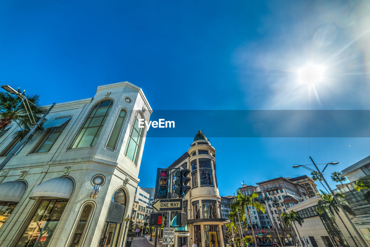 LOW ANGLE VIEW OF BUILDINGS AGAINST SKY IN CITY