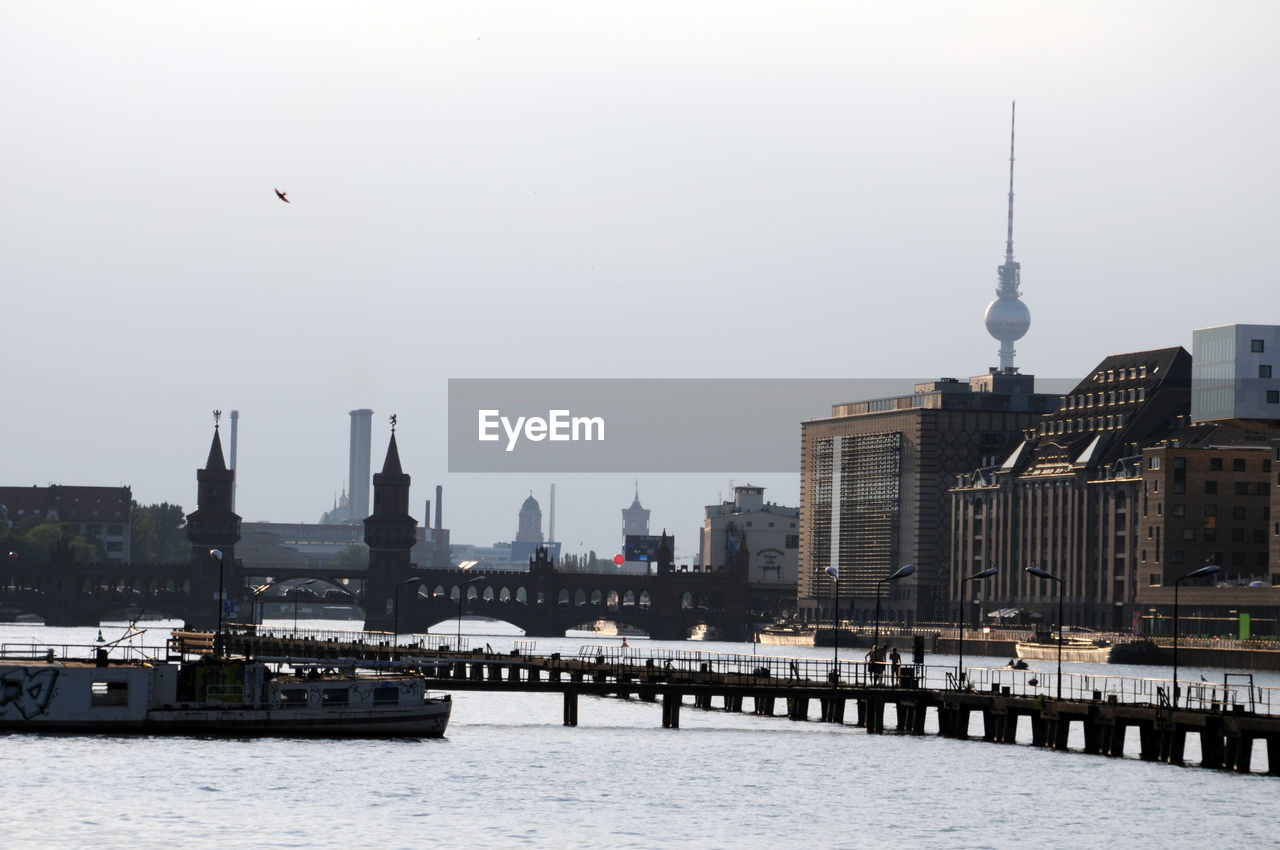 VIEW OF CITY AT WATERFRONT