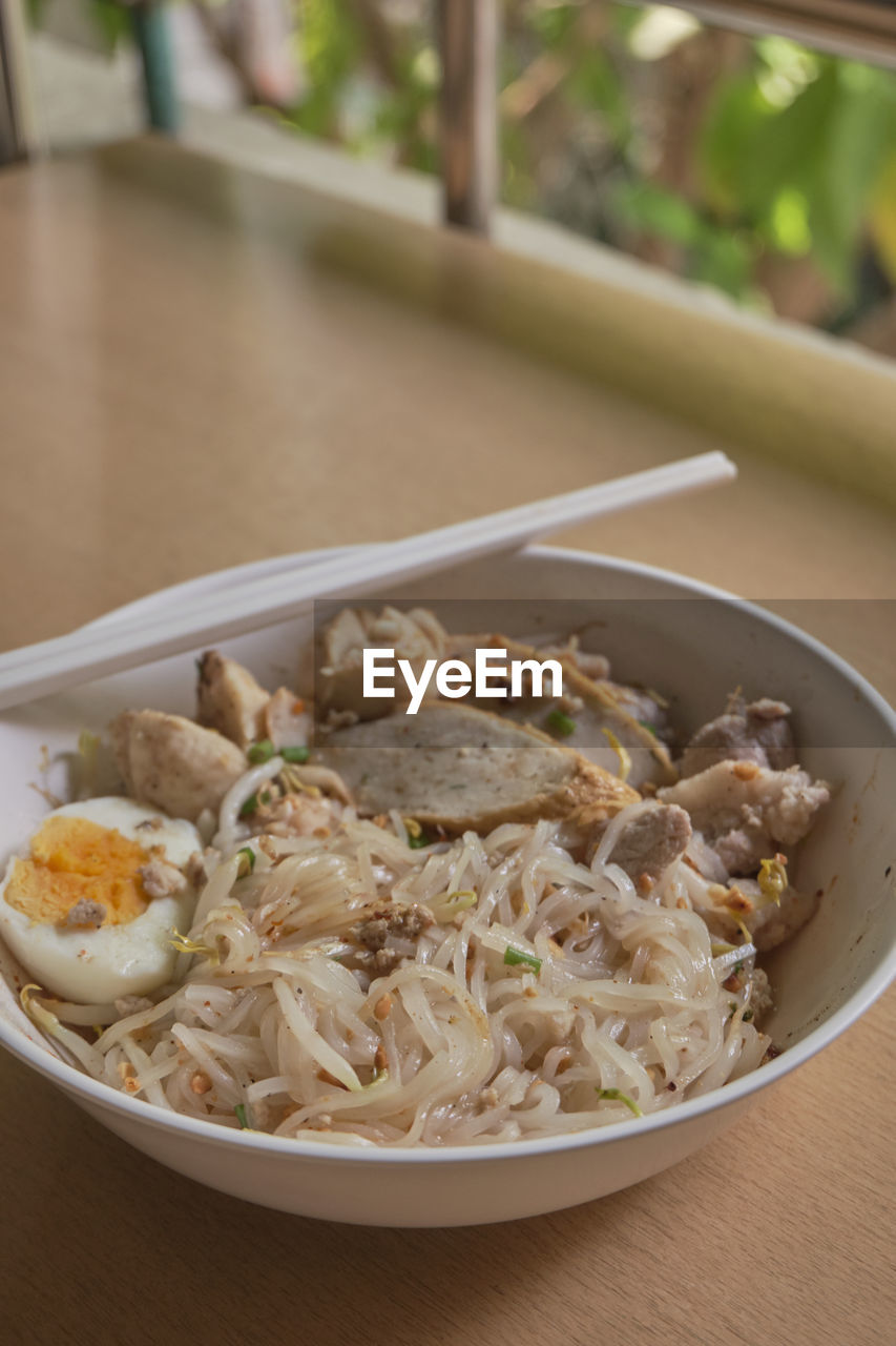 CLOSE-UP OF FOOD SERVED IN BOWL