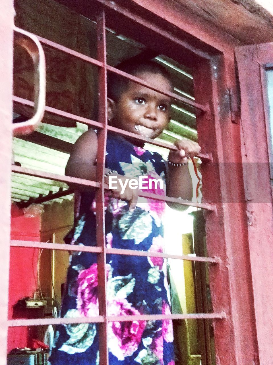 PORTRAIT OF GIRL LOOKING AT CAMERA