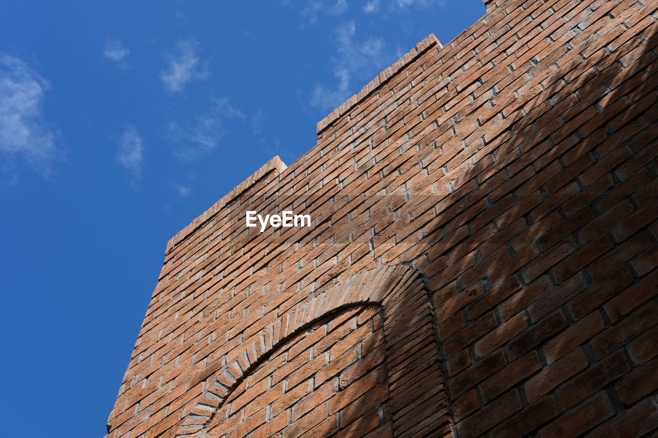 LOW ANGLE VIEW OF WOOD AGAINST SKY